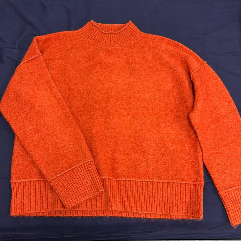 Universal thread sweater